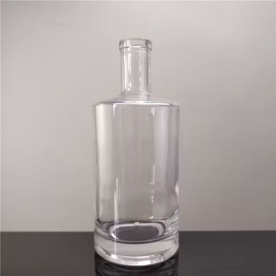 Atacado 700ml 750ml 500ml Clear Round Vazio Rum Whiskey Spirit Garrafa De Vidro Vodka Liquor Com Tampa De Cortiça